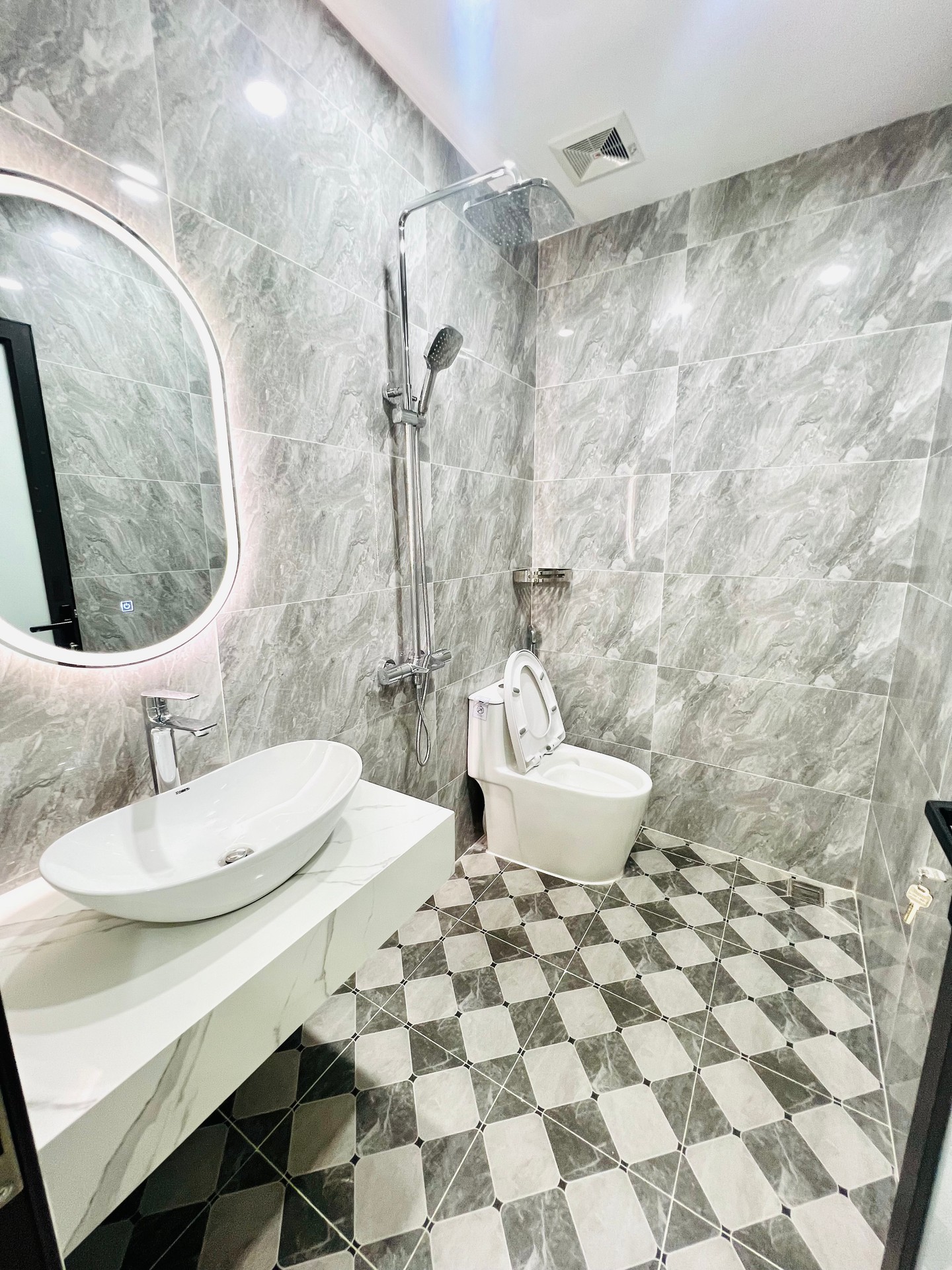 Bán nhà Tân Mai - diện tích 50m2 6 tầng - Đẹp nhất phố Tân Mai - giá 22,5 tỷ
