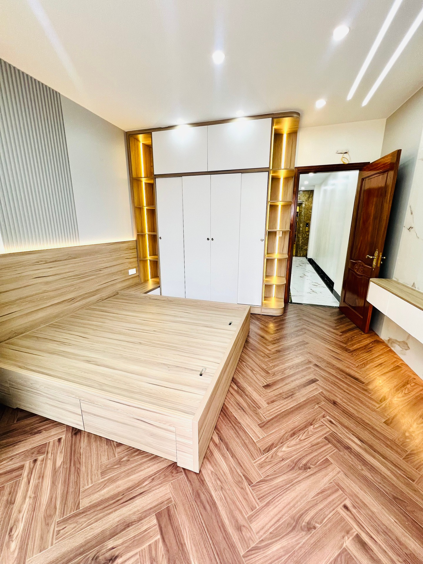 Bán nhà Tân Mai - diện tích 50m2 6 tầng - Đẹp nhất phố Tân Mai - giá 22,5 tỷ