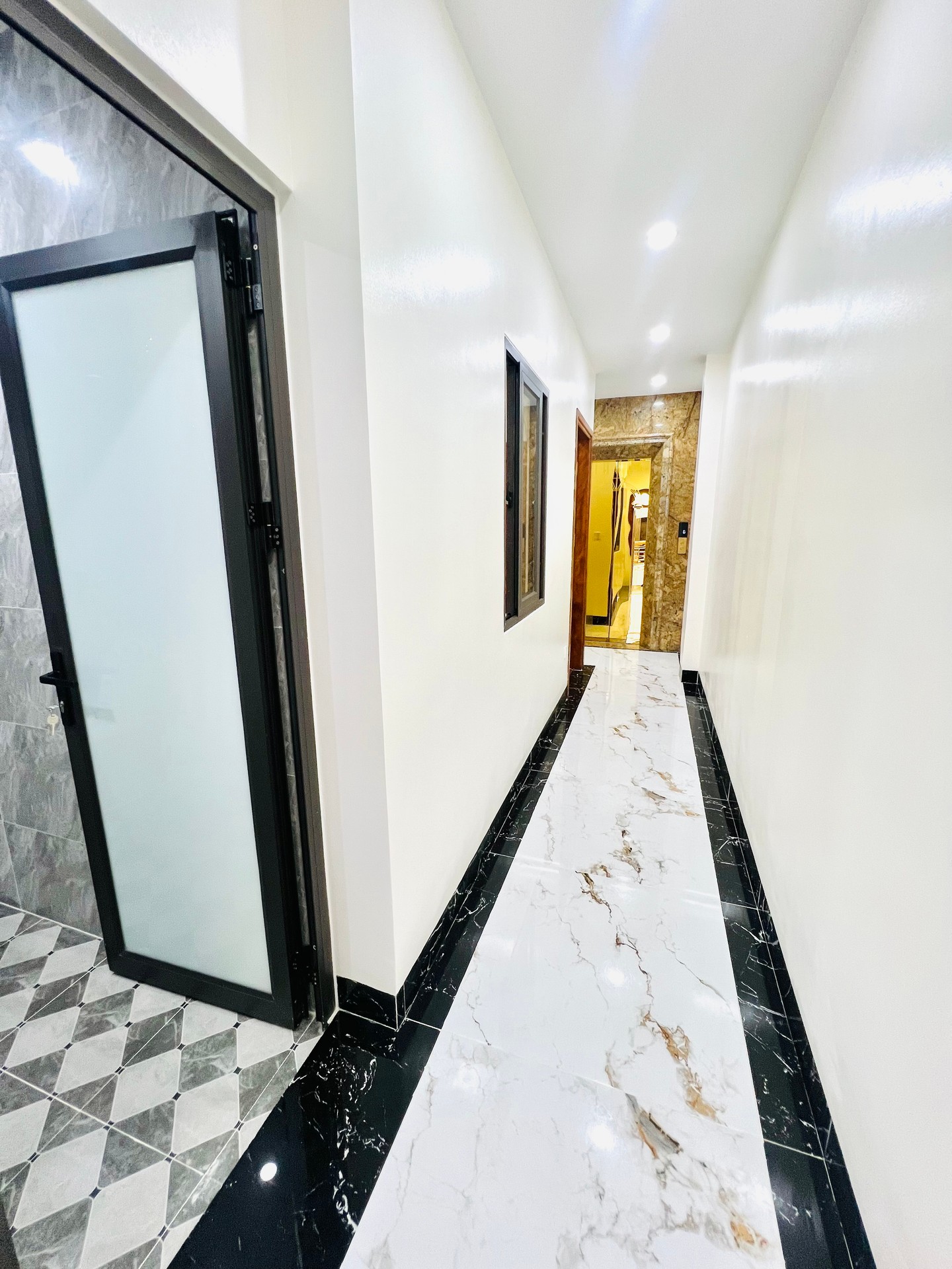 Bán nhà Tân Mai - diện tích 50m2 6 tầng - Đẹp nhất phố Tân Mai - giá 22,5 tỷ