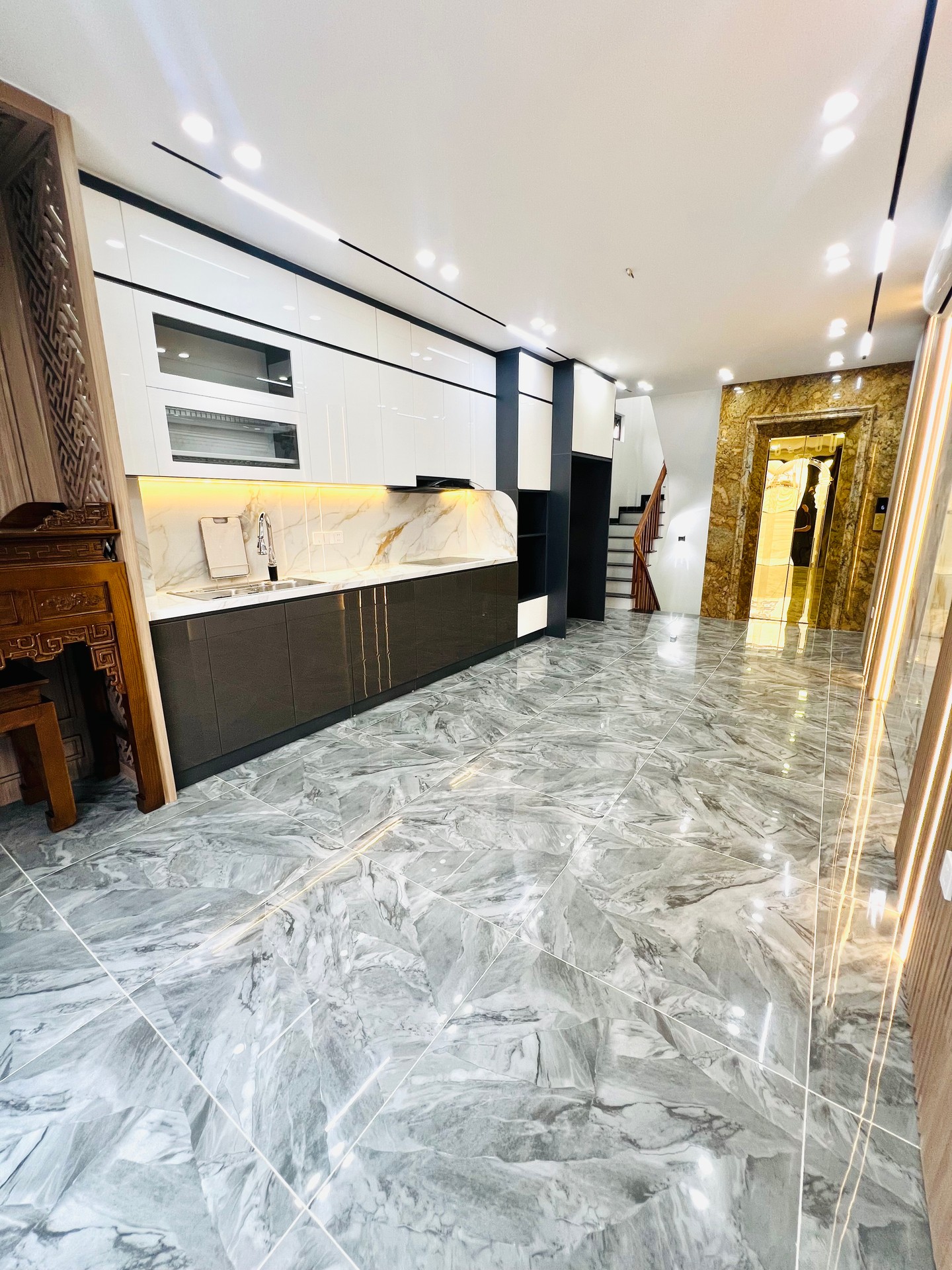 Bán nhà Tân Mai - diện tích 50m2 6 tầng - Đẹp nhất phố Tân Mai - giá 22,5 tỷ