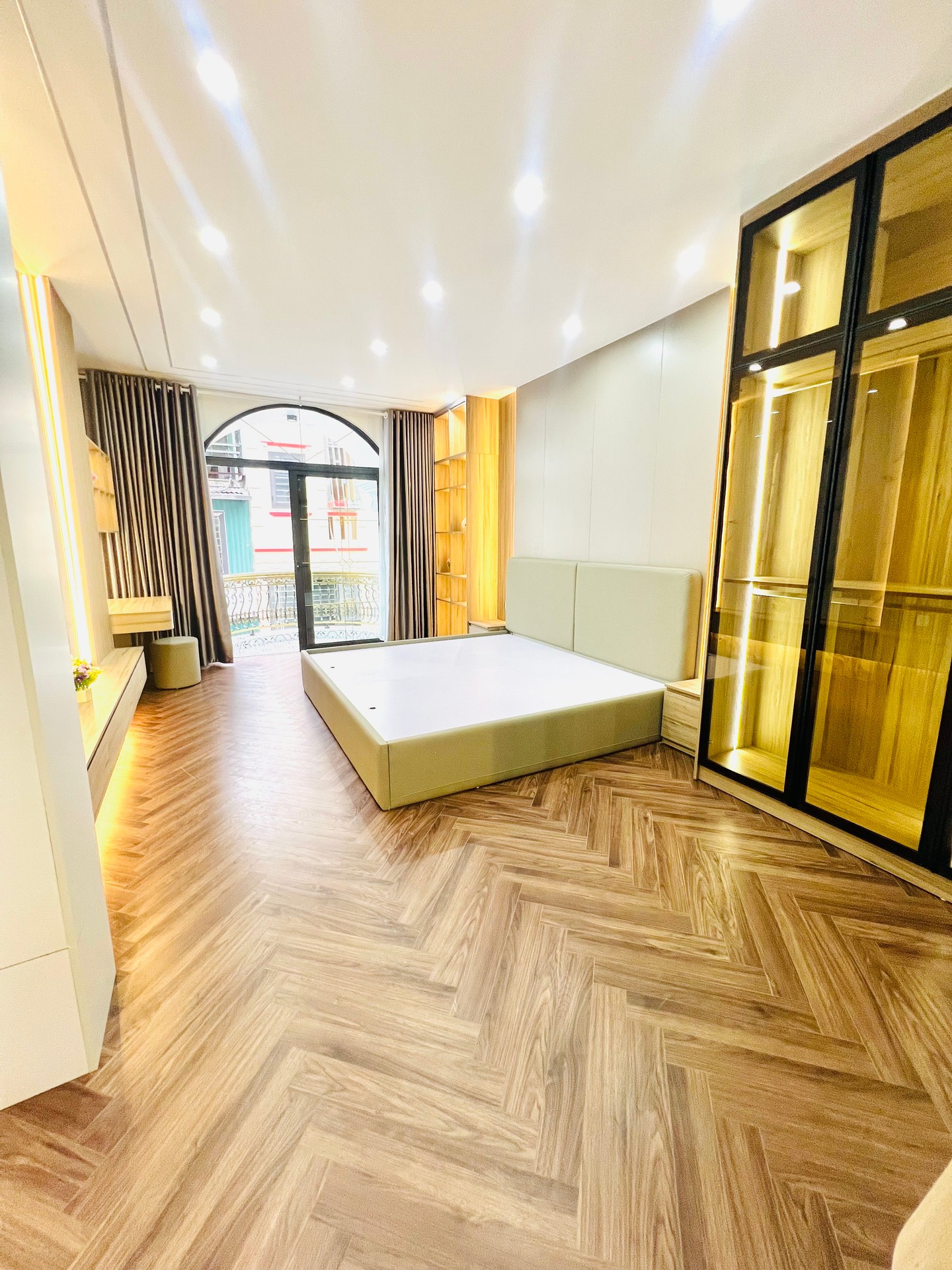 Bán nhà Tân Mai - diện tích 50m2 6 tầng - Đẹp nhất phố Tân Mai - giá 22,5 tỷ