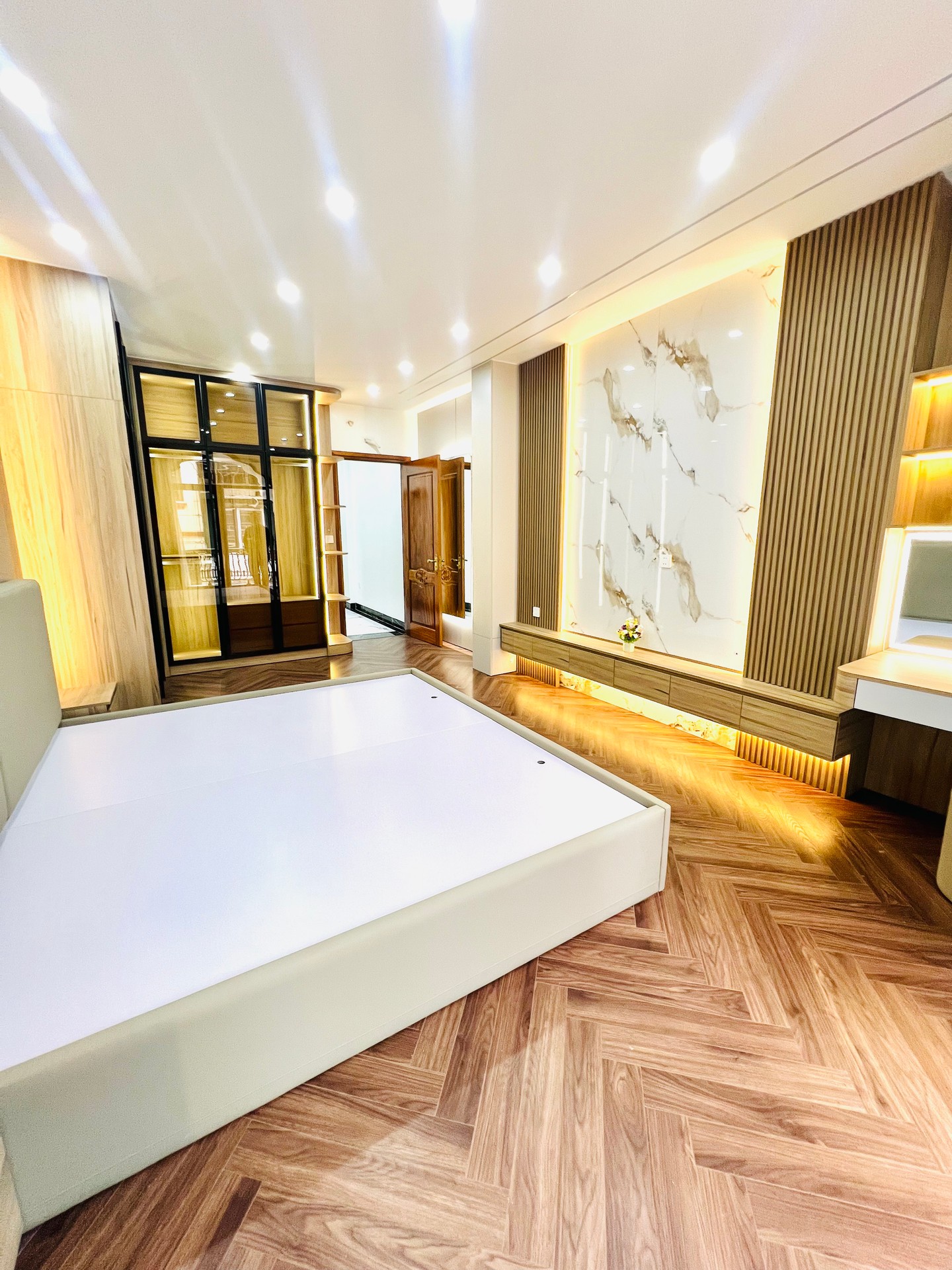 Bán nhà Tân Mai - diện tích 50m2 6 tầng - Đẹp nhất phố Tân Mai - giá 22,5 tỷ
