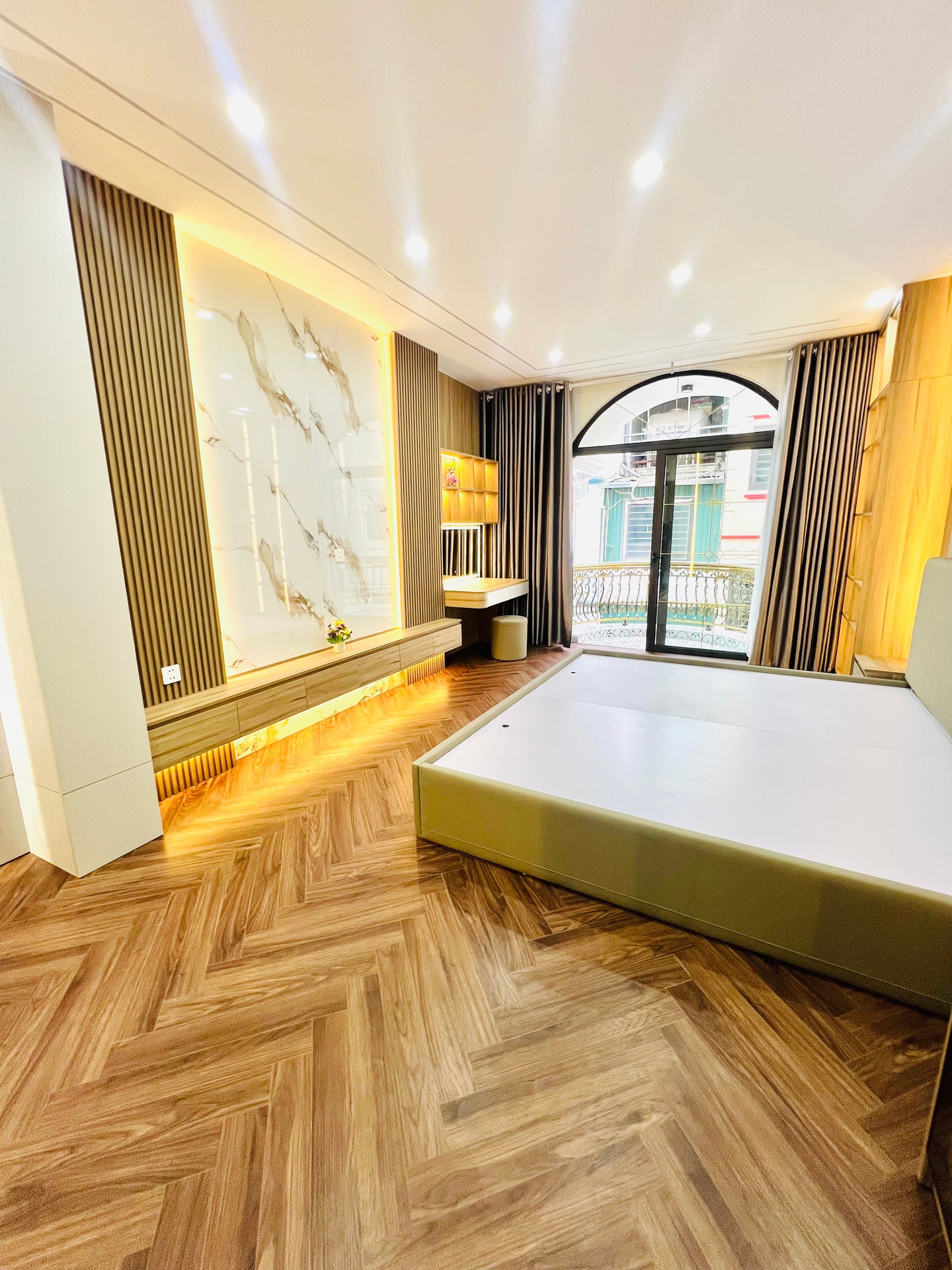 Bán nhà Tân Mai - diện tích 50m2 6 tầng - Đẹp nhất phố Tân Mai - giá 22,5 tỷ