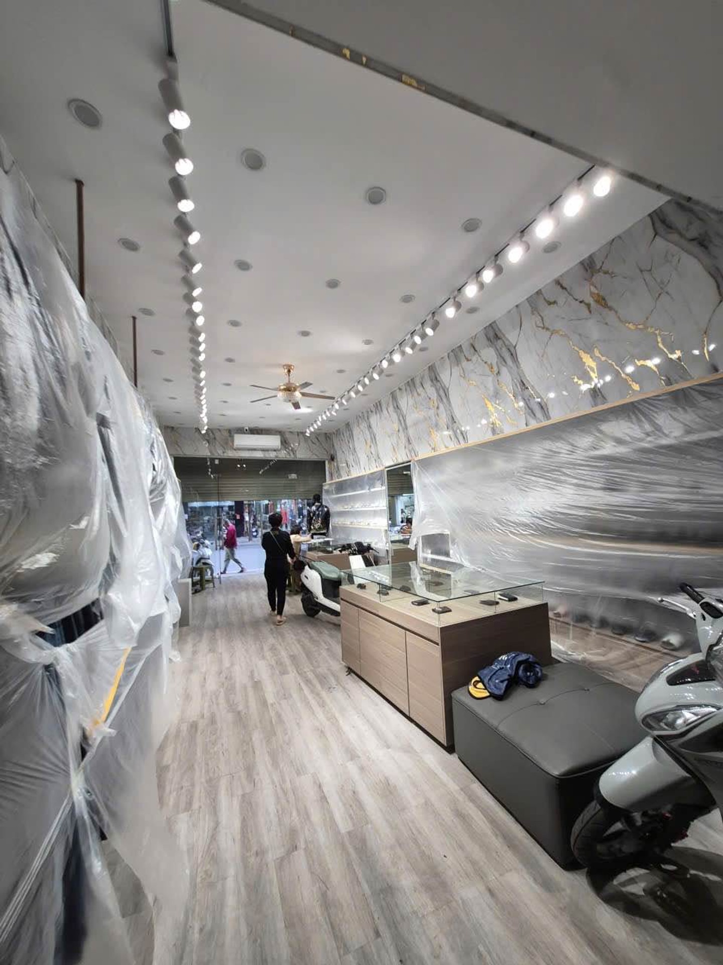 Bán nhà Khâm Thiên - diện tích 125m2 5 tầng - ô tô đỗ cửa - giá 73 tỷ