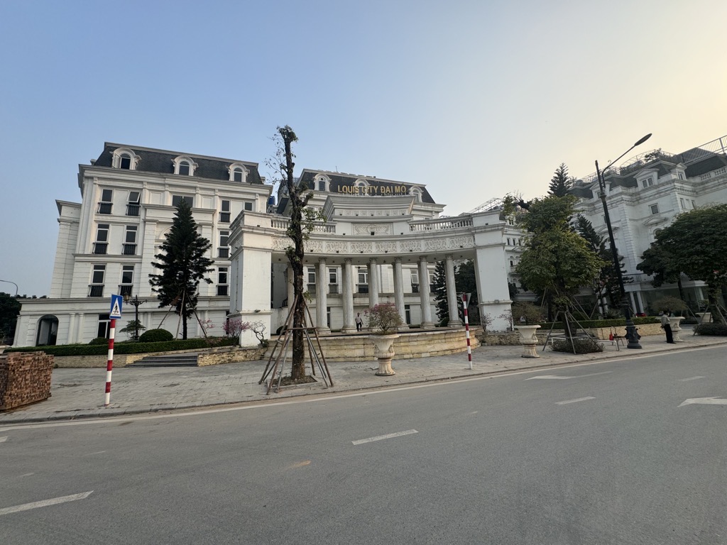 Bán nhà Louis III - diện tích 103m2 5 tầng - Nhà riêng sang trọng - giá 35,5 tỷ