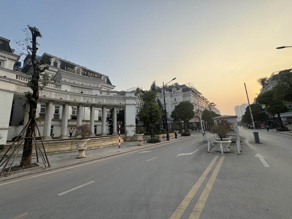 Bán nhà Louis III - diện tích 103m2 5 tầng - Nhà riêng sang trọng - giá 35,5 tỷ