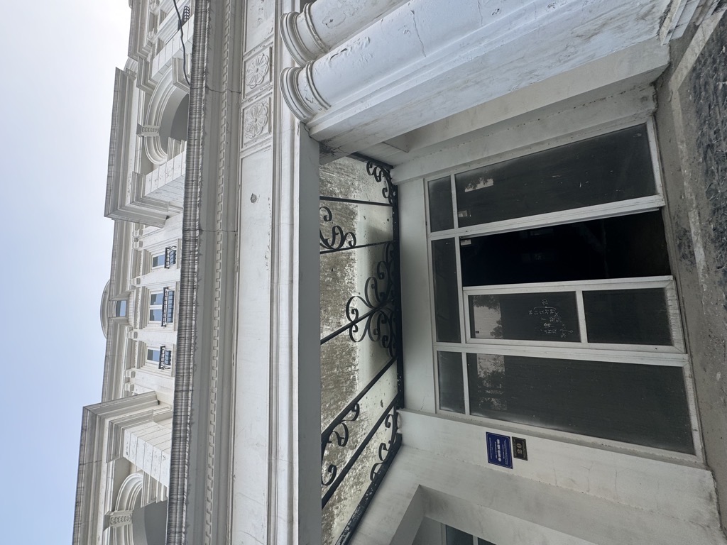 Bán nhà Louis III - diện tích 103m2 5 tầng - Nhà riêng sang trọng - giá 35,5 tỷ