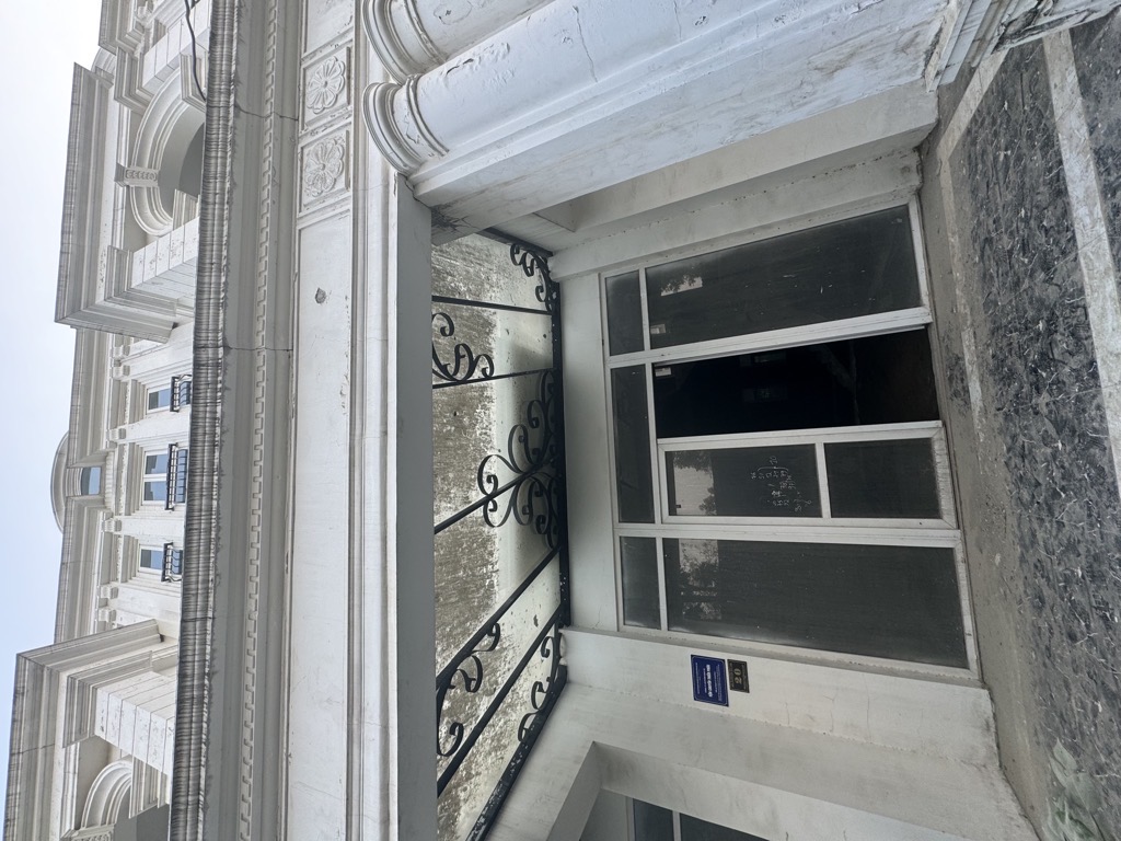 Bán nhà Louis III - diện tích 103m2 5 tầng - Nhà riêng sang trọng - giá 35,5 tỷ