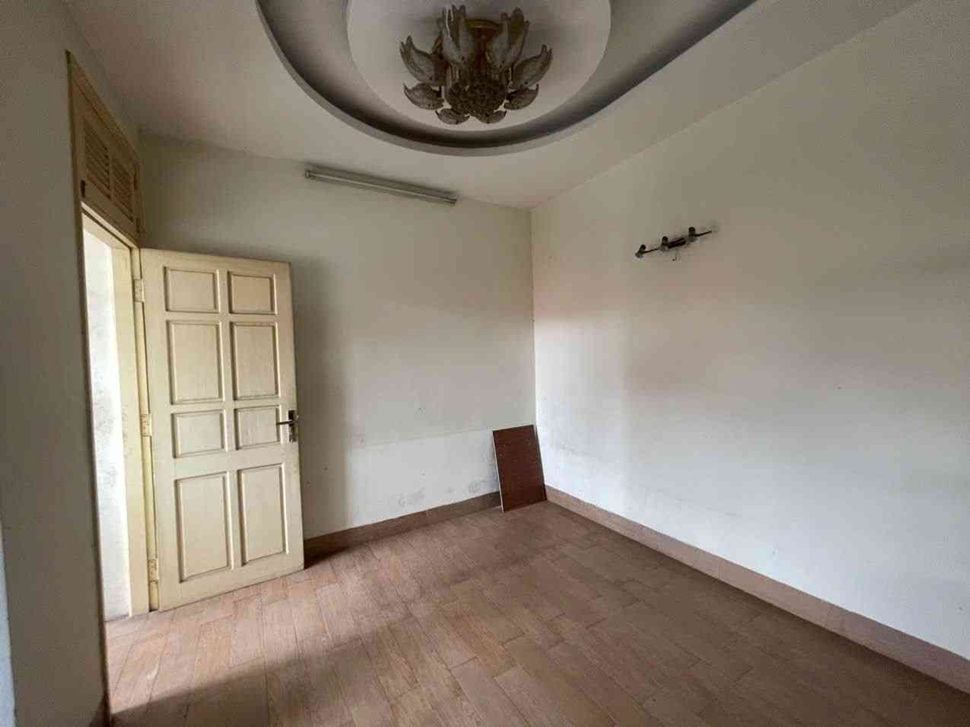 Bán nhà Tam Trinh - diện tích 42m2 4 tầng - ô tô tránh - giá 5,9 tỷ