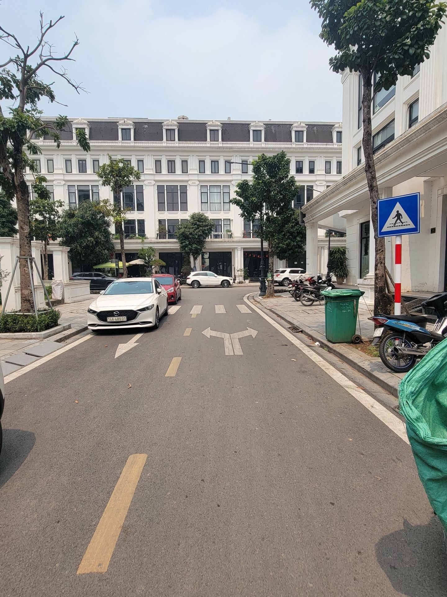 Bán nhà Tân Mai - diện tích 94m2 5 tầng - ô tô tránh - giá 31,9 tỷ