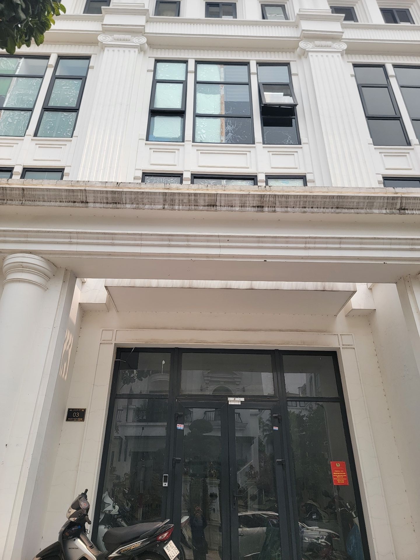 Bán nhà Tân Mai - diện tích 94m2 5 tầng - ô tô tránh - giá 31,9 tỷ