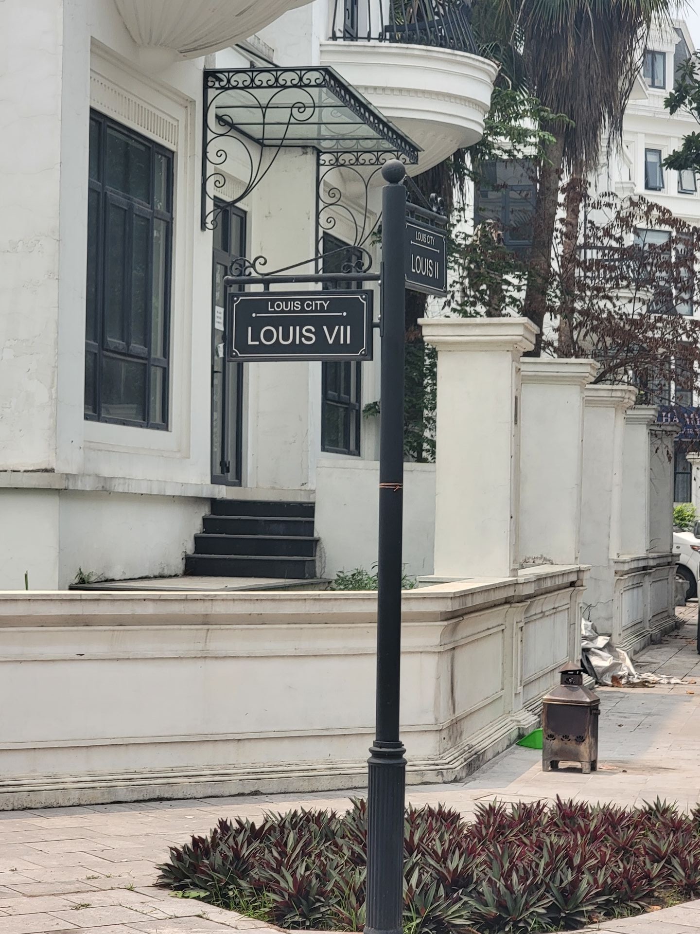 Bán nhà Tân Mai - diện tích 94m2 5 tầng - ô tô tránh - giá 31,9 tỷ