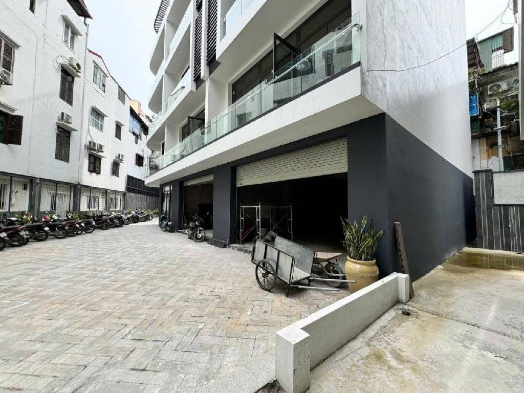 Bán nhà Nguyên Hồng - diện tích 72m2 5 tầng - Lô góc 3 thoáng - giá 4,3 tỷ