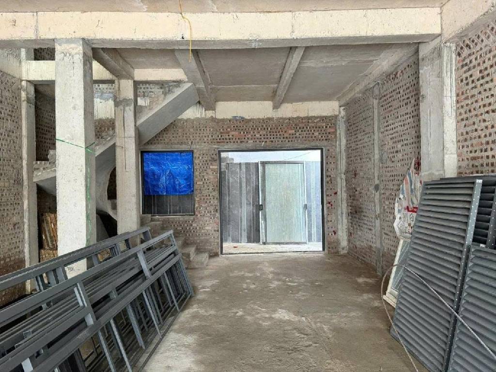 Bán nhà Nguyên Hồng - diện tích 72m2 5 tầng - Lô góc 3 thoáng - giá 4,3 tỷ