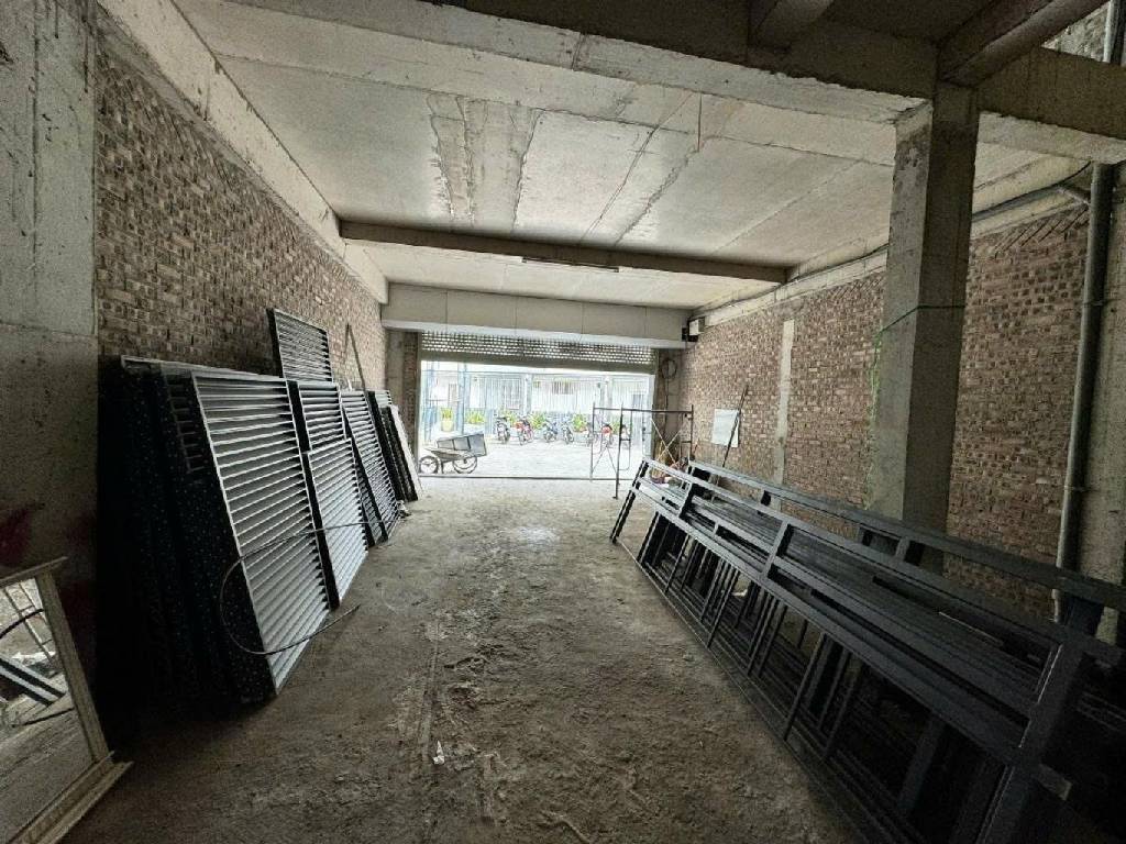 Bán nhà Nguyên Hồng - diện tích 72m2 5 tầng - Lô góc 3 thoáng - giá 4,3 tỷ