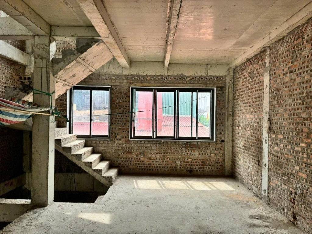 Bán nhà Nguyên Hồng - diện tích 72m2 5 tầng - Lô góc 3 thoáng - giá 4,3 tỷ