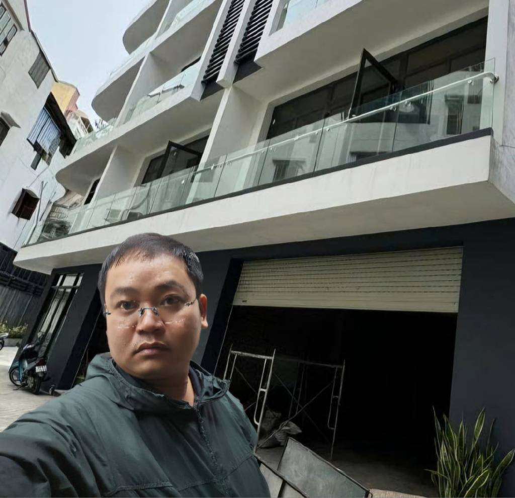 Bán nhà Nguyên Hồng - diện tích 72m2 5 tầng - Lô góc 3 thoáng - giá 4,3 tỷ