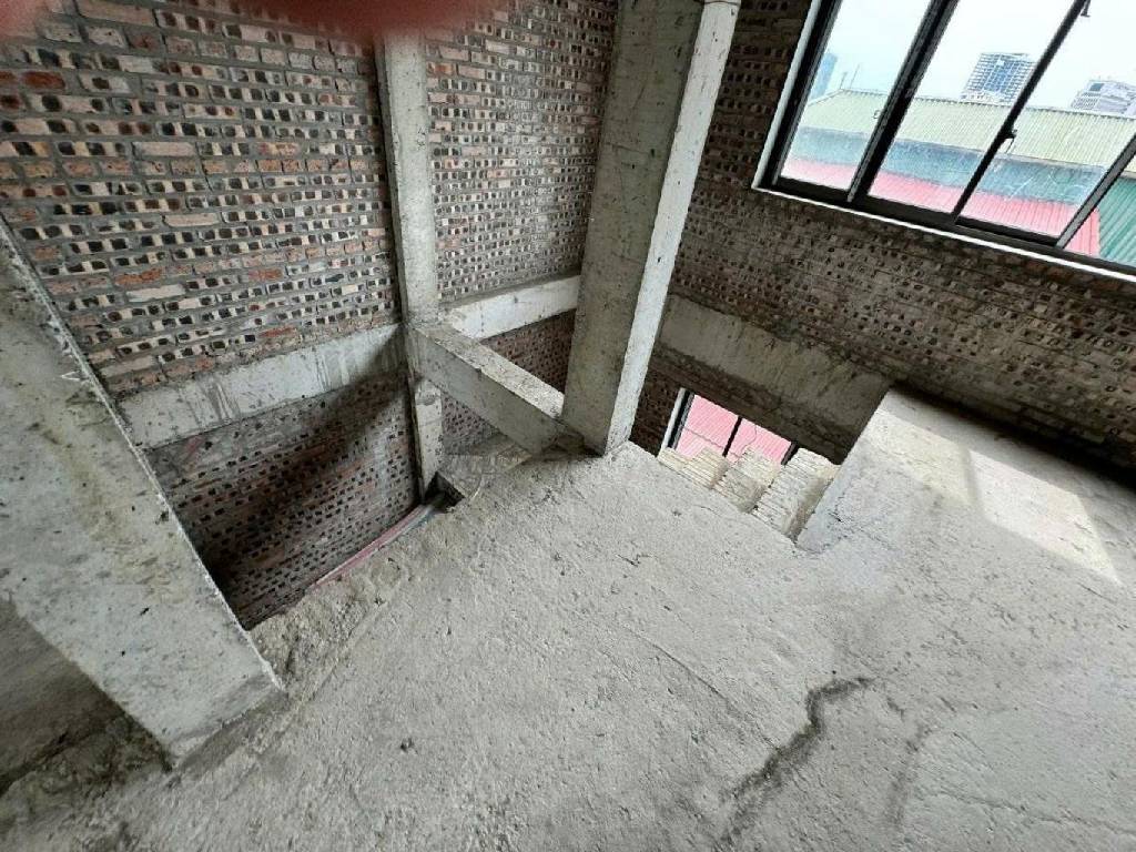 Bán nhà Nguyên Hồng - diện tích 72m2 5 tầng - Lô góc 3 thoáng - giá 4,3 tỷ