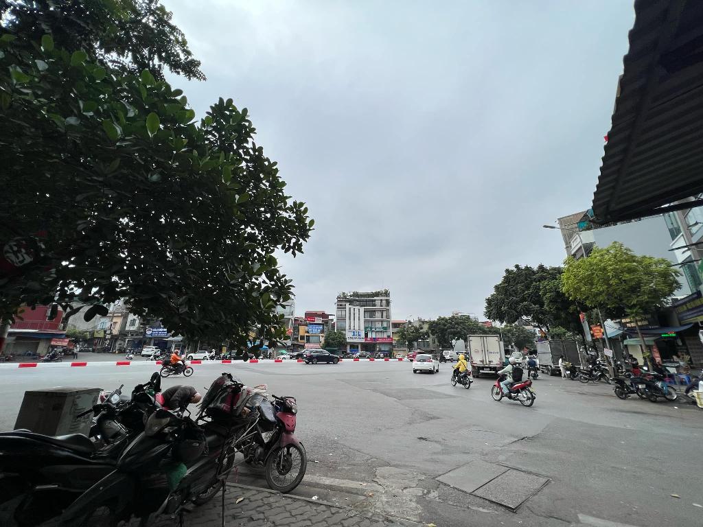 Bán nhà Lương Yên - diện tích 47m2 4 tầng - Nhà dân xây, ngõ chung chỉ có nhà bán đi hơn 6m - giá 10,5 tỷ