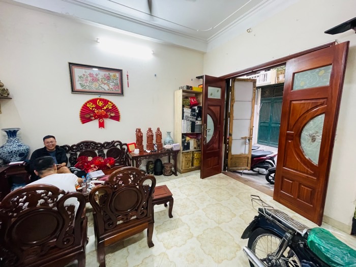 Bán nhà Đê La Thành - diện tích 81m2 5 tầng - Mặt phố kinh doanh đỉnh - giá 38 tỷ