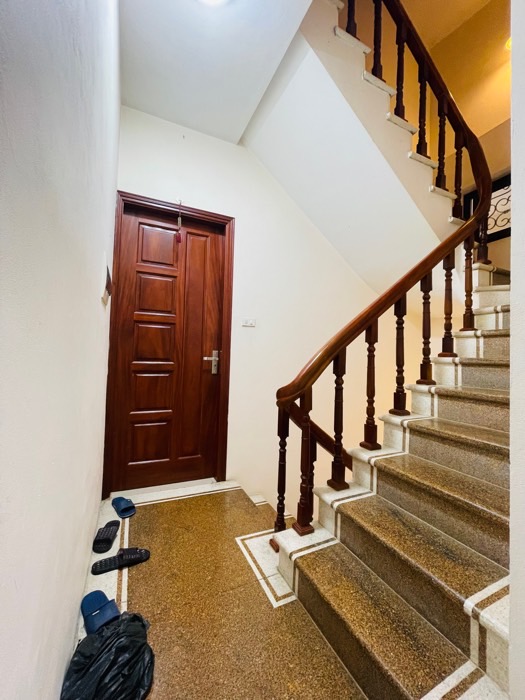 Bán nhà Đê La Thành - diện tích 81m2 5 tầng - Mặt phố kinh doanh đỉnh - giá 38 tỷ