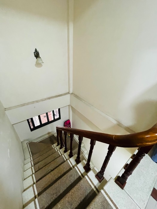 Bán nhà Đê La Thành - diện tích 81m2 5 tầng - Mặt phố kinh doanh đỉnh - giá 38 tỷ