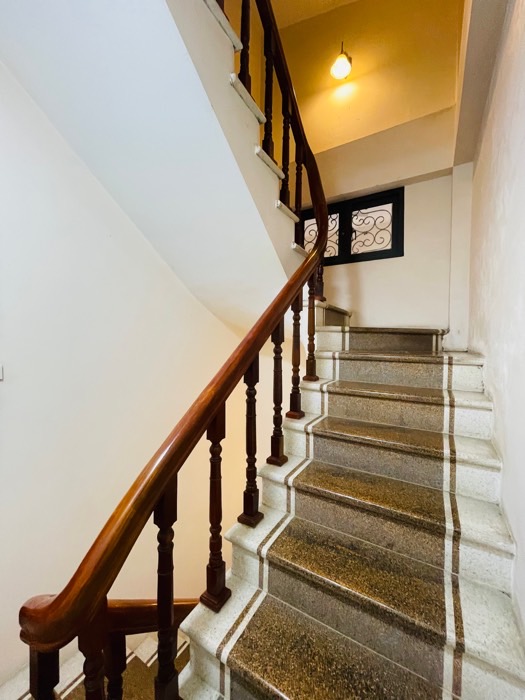 Bán nhà Đê La Thành - diện tích 81m2 5 tầng - Mặt phố kinh doanh đỉnh - giá 38 tỷ