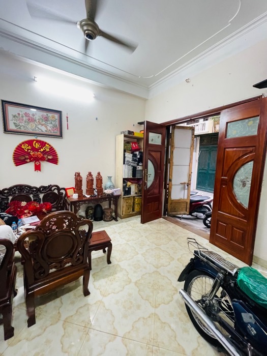 Bán nhà Đê La Thành - diện tích 81m2 5 tầng - Mặt phố kinh doanh đỉnh - giá 38 tỷ