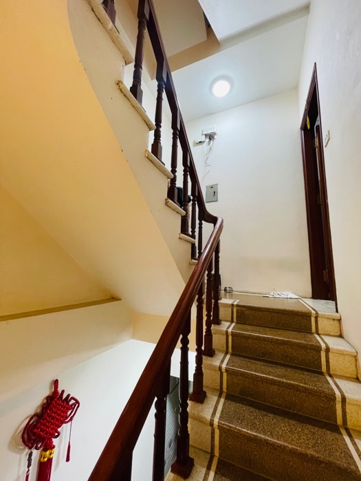 Bán nhà Đê La Thành - diện tích 81m2 5 tầng - Mặt phố kinh doanh đỉnh - giá 38 tỷ