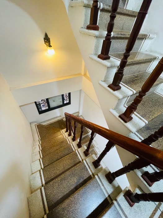 Bán nhà Đê La Thành - diện tích 81m2 5 tầng - Mặt phố kinh doanh đỉnh - giá 38 tỷ