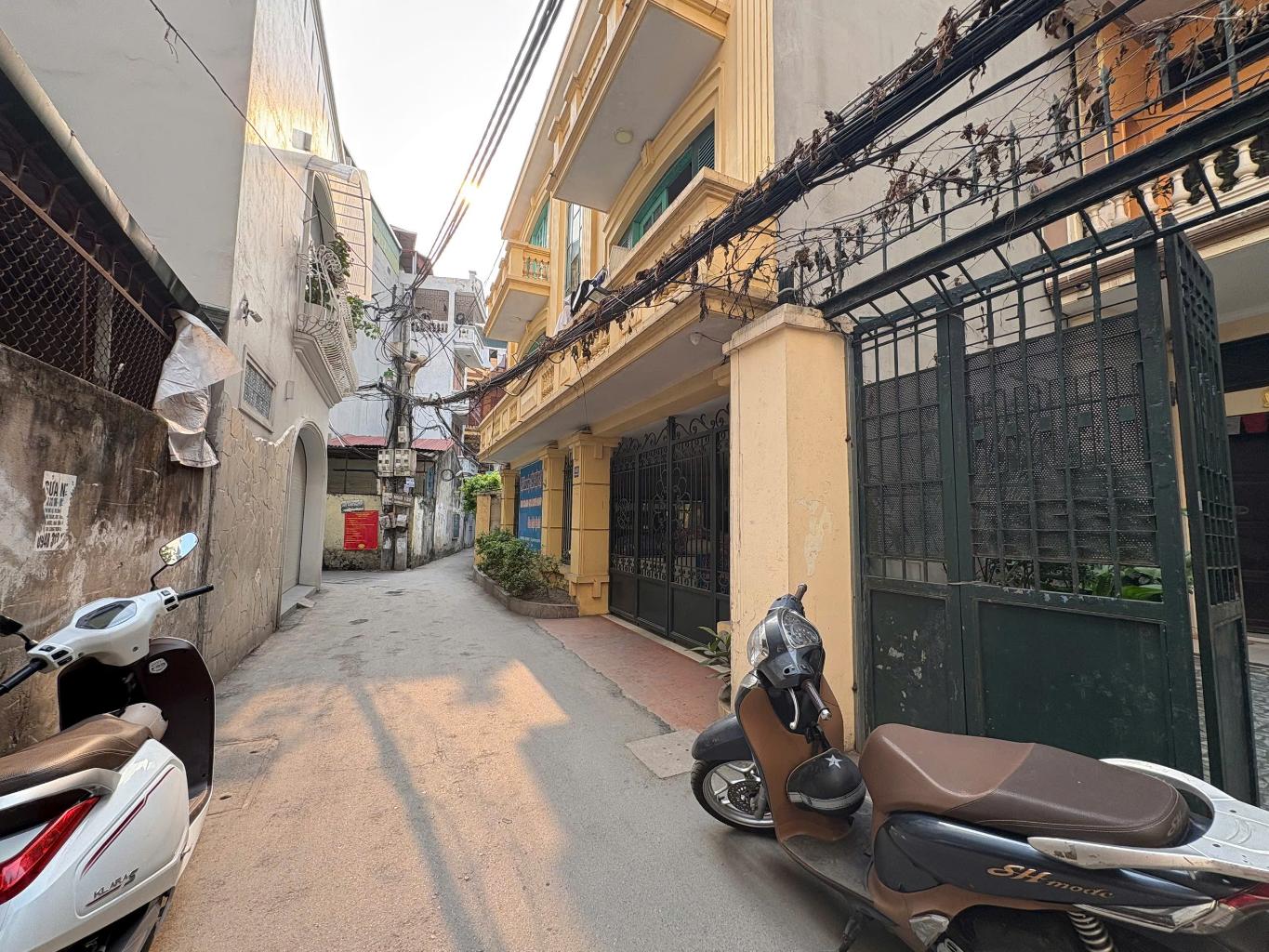 Bán nhà Thịnh Quang - diện tích 113.5m2 3 tầng - Ô TÔ - giá 34,6 tỷ