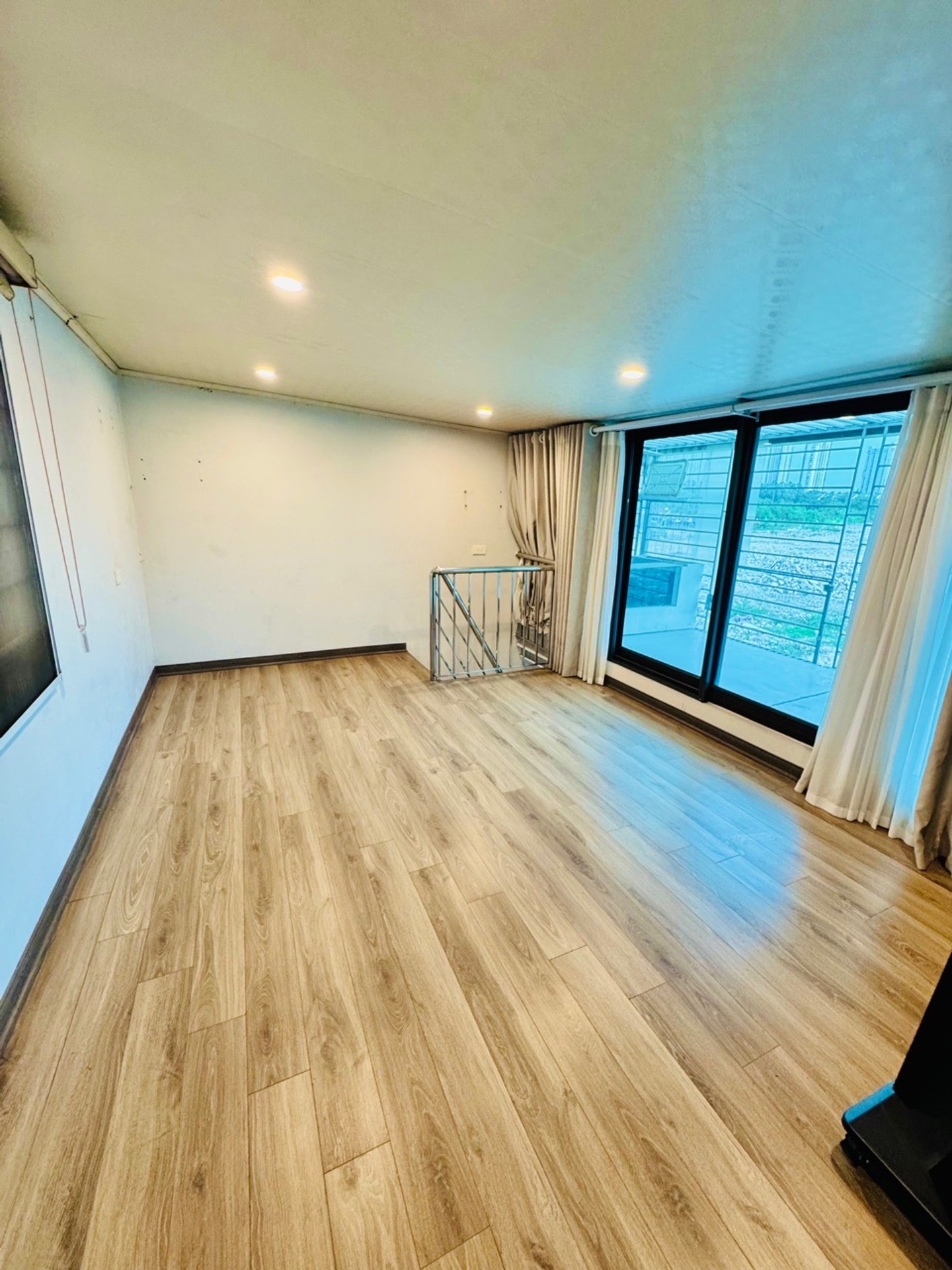 Bán nhà Lĩnh Nam - diện tích 39m2 2 tầng - ô tô đỗ cửa - giá 1,3 tỷ