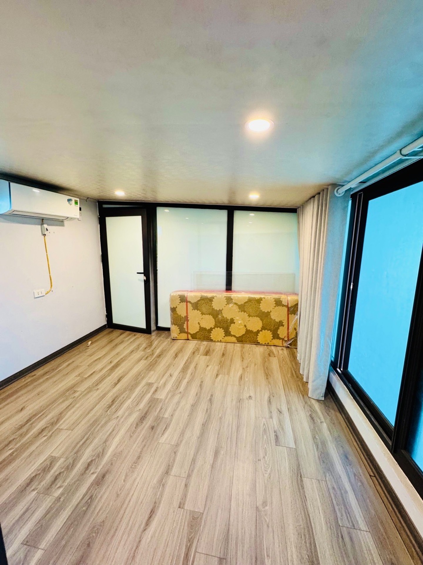 Bán nhà Lĩnh Nam - diện tích 39m2 2 tầng - ô tô đỗ cửa - giá 1,3 tỷ