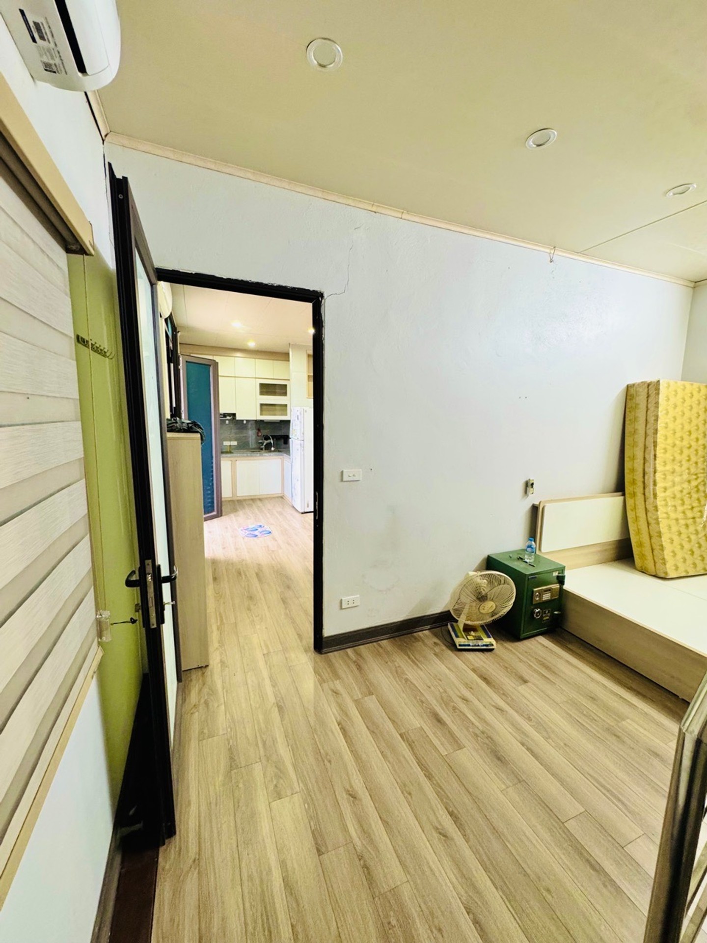 Bán nhà Lĩnh Nam - diện tích 39m2 2 tầng - ô tô đỗ cửa - giá 1,3 tỷ