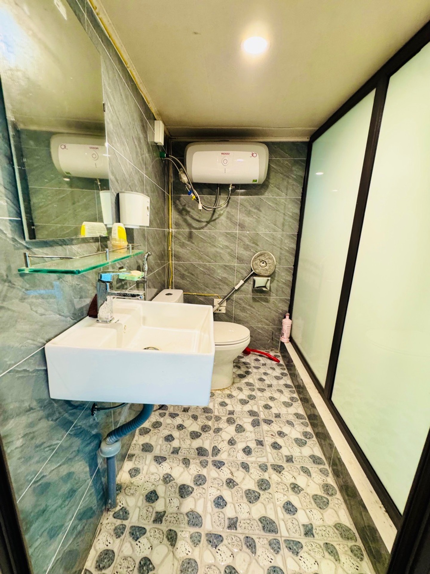 Bán nhà Lĩnh Nam - diện tích 39m2 2 tầng - ô tô đỗ cửa - giá 1,3 tỷ