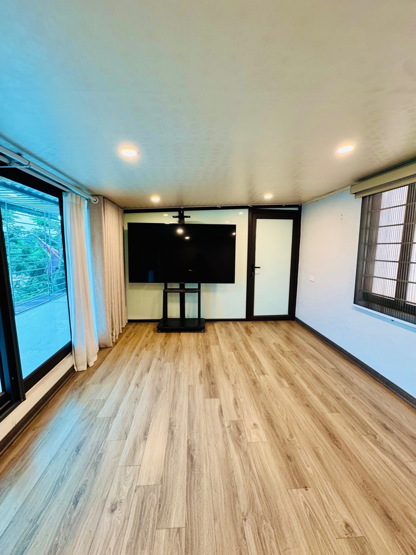 Bán nhà Lĩnh Nam - diện tích 39m2 2 tầng - ô tô đỗ cửa - giá 1,3 tỷ