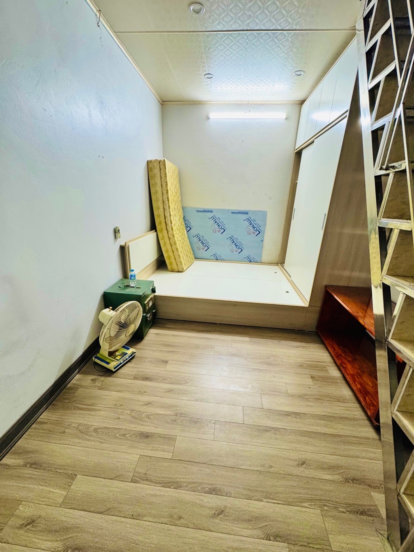 Bán nhà Lĩnh Nam - diện tích 39m2 2 tầng - ô tô đỗ cửa - giá 1,3 tỷ