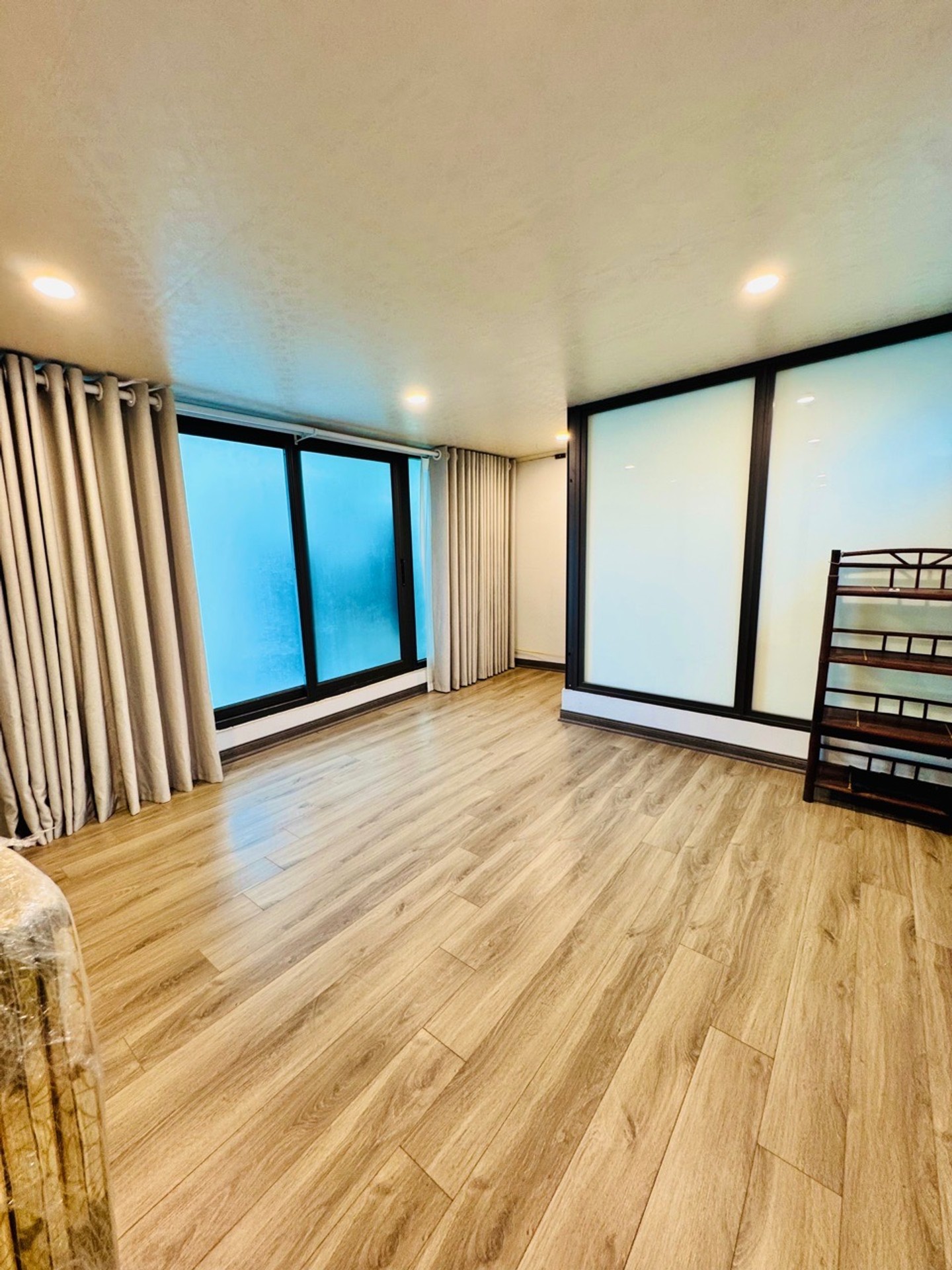 Bán nhà Lĩnh Nam - diện tích 39m2 2 tầng - ô tô đỗ cửa - giá 1,3 tỷ
