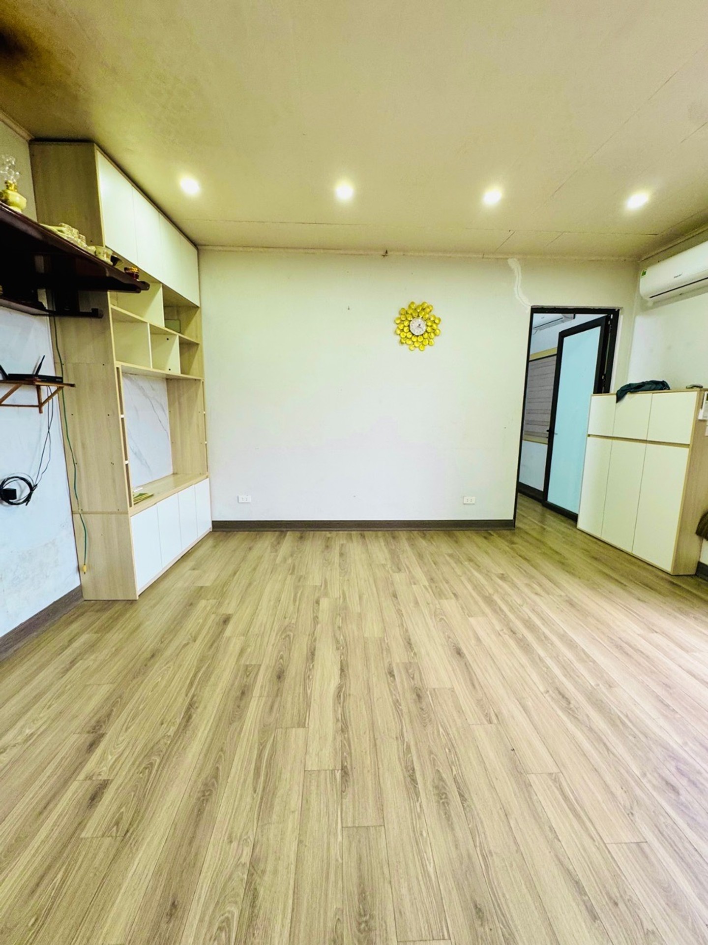 Bán nhà Lĩnh Nam - diện tích 39m2 2 tầng - ô tô đỗ cửa - giá 1,3 tỷ