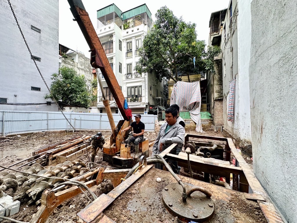 Bán nhà Đường Láng - diện tích 105m2 8 tầng - Siêu phẩm toà căn hộ dịch vụ - giá 32,3 tỷ