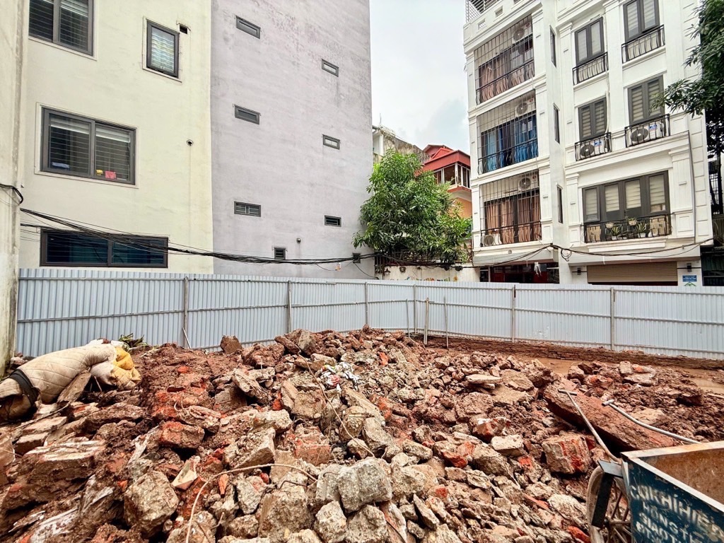 Bán nhà Đường Láng - diện tích 105m2 8 tầng - Siêu phẩm toà căn hộ dịch vụ - giá 32,3 tỷ