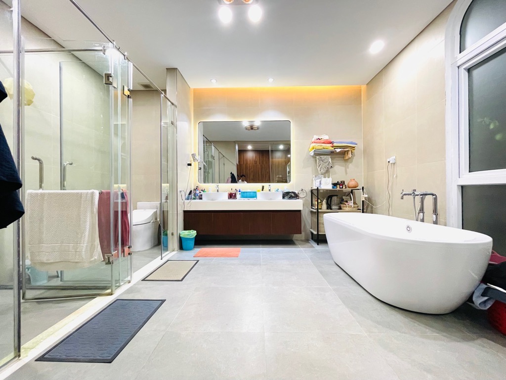 Bán nhà Louis - diện tích 123m2 6 tầng - Nhà đẹp như khách sạn - giá 48 tỷ