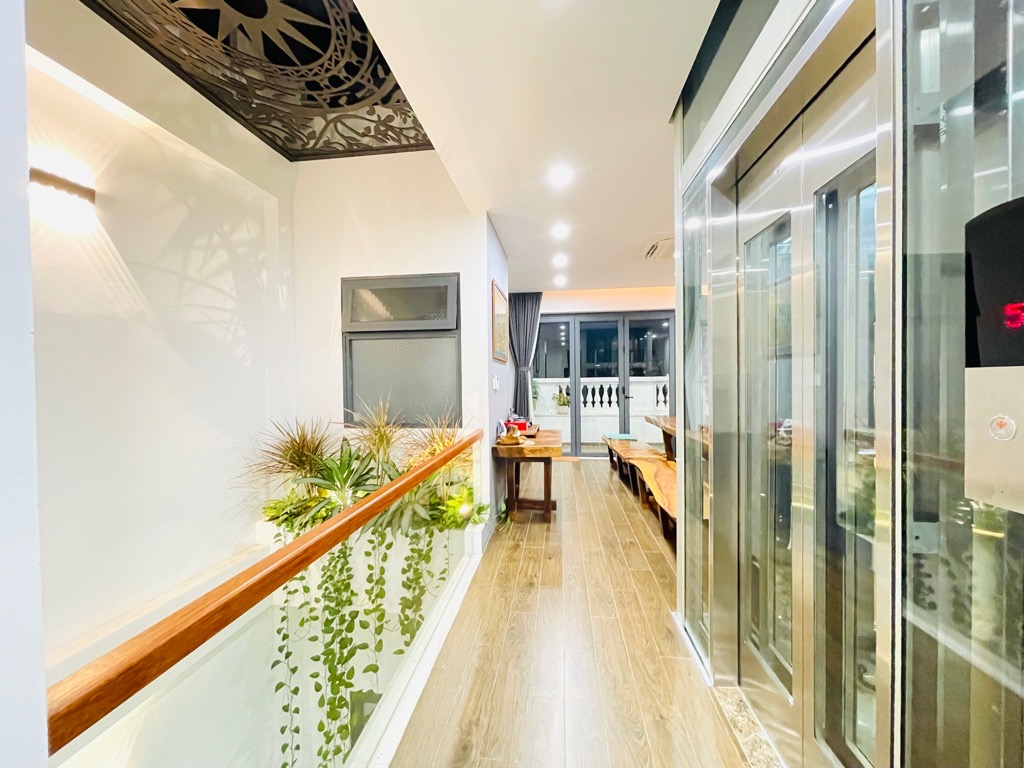 Bán nhà Louis - diện tích 123m2 6 tầng - Nhà đẹp như khách sạn - giá 48 tỷ