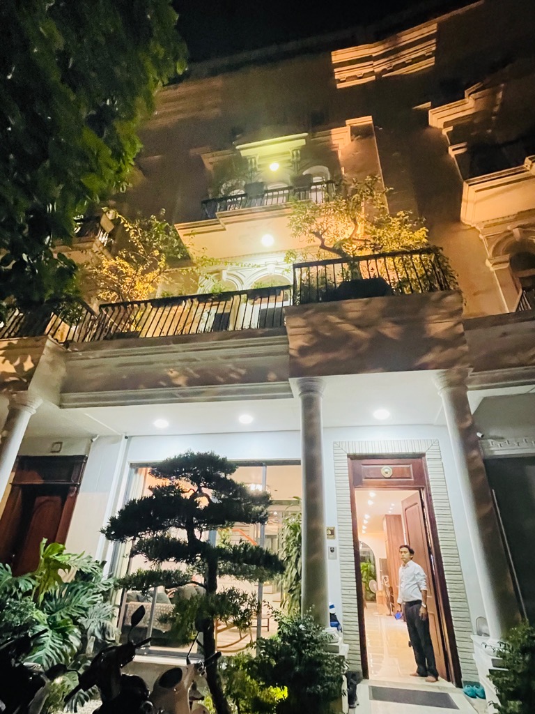 Bán nhà Louis - diện tích 123m2 6 tầng - Nhà đẹp như khách sạn - giá 48 tỷ