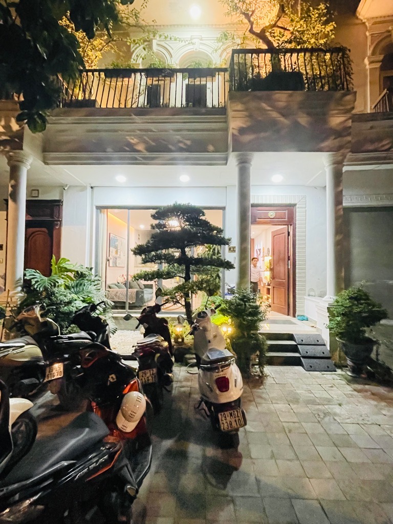 Bán nhà Louis - diện tích 123m2 6 tầng - Nhà đẹp như khách sạn - giá 48 tỷ