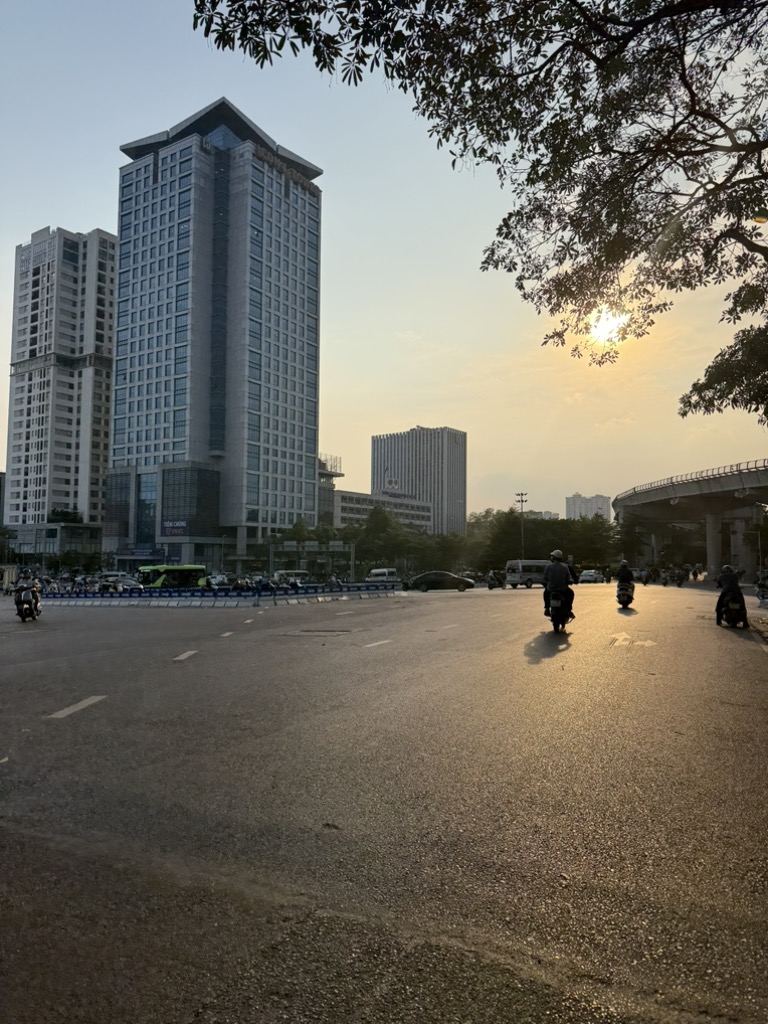 Bán nhà La Thành - diện tích 81m2 3 tầng - Mặt phố - lô góc - giá 52,8 tỷ