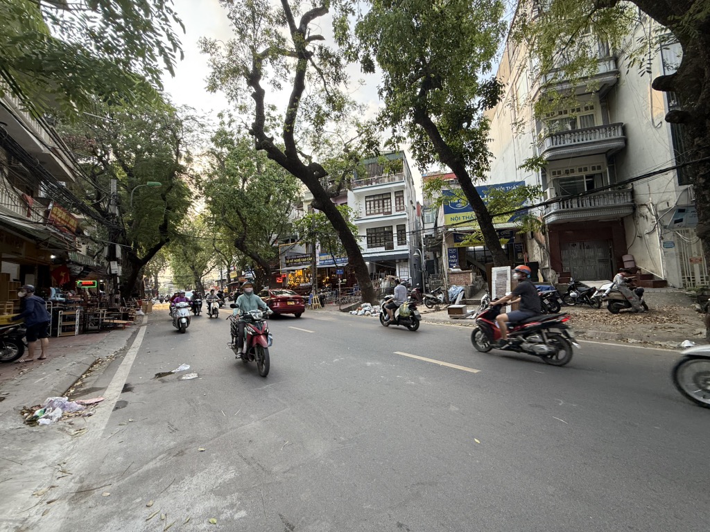 Bán nhà La Thành - diện tích 81m2 3 tầng - Mặt phố - lô góc - giá 52,8 tỷ