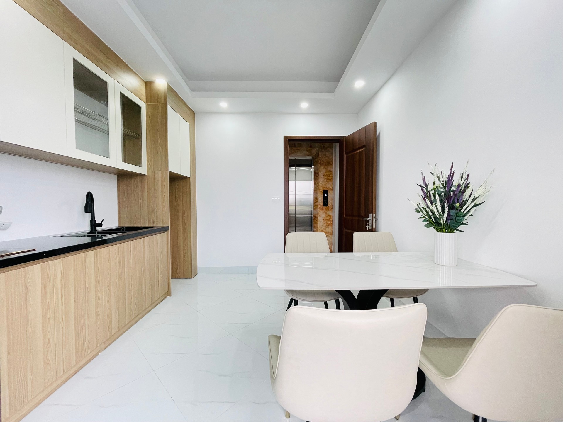 Bán nhà Thúy Lĩnh - diện tích 30m2 6 tầng - Nhà mới thang máy, ô tô đỗ cổng - giá 7,5 tỷ