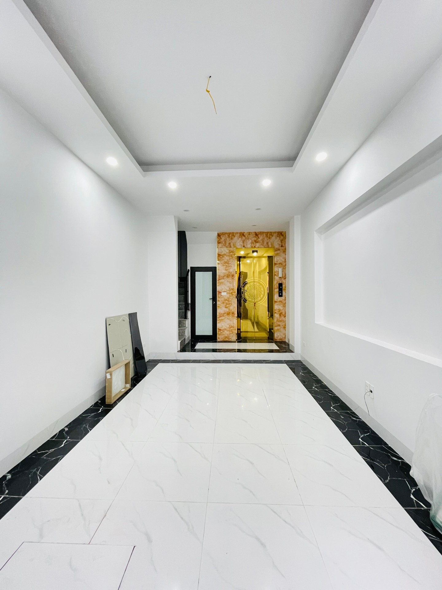 Bán nhà Thúy Lĩnh - diện tích 30m2 6 tầng - Nhà mới thang máy, ô tô đỗ cổng - giá 7,5 tỷ