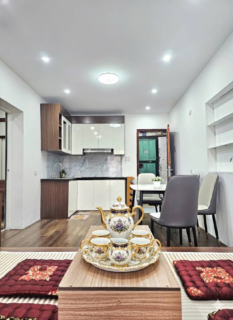 Bán nhà 8/3 - diện tích 21m2 3 tầng - Ô tô đỗ chân cầu thang - giá 3,05 tỷ
